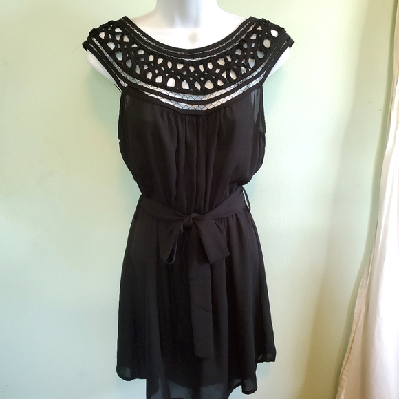 Carrie Allen Flowy Lace Collar Dress - Picture 1 of 8